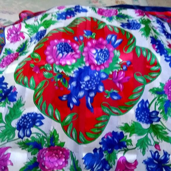 Beautiful Vintage Floral Red, Purple, Blue and Green Scarf - Picture 10 of 12